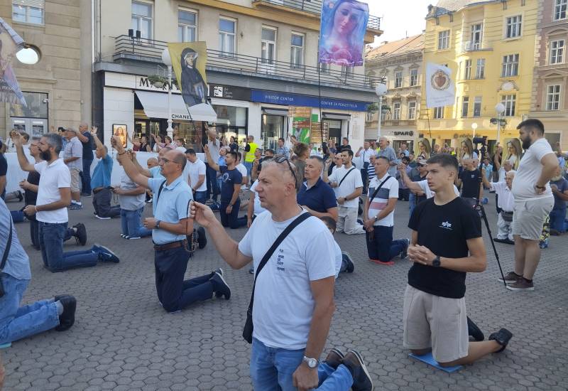 FOTO/VIDEO Održana rujanska javna molitva krunice u Zagrebu