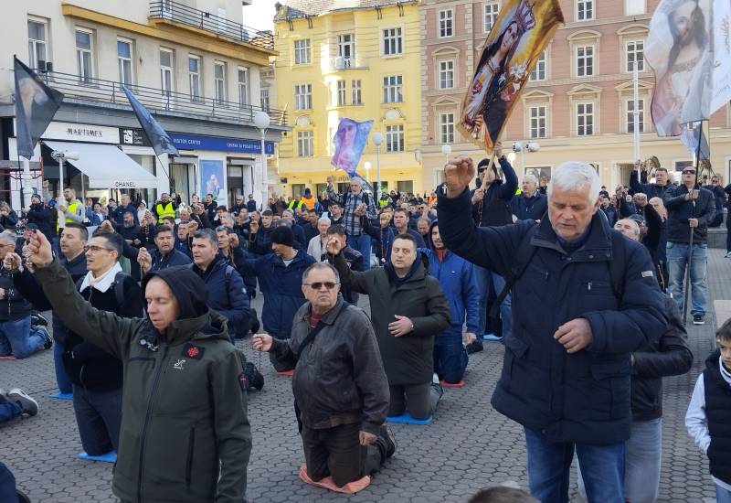FOTO & VIDEO Milosna javna molitva krunice u travnju