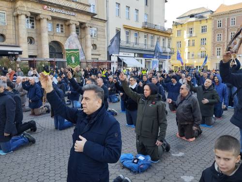 FOTO & VIDEO Milosna javna molitva krunice u travnju