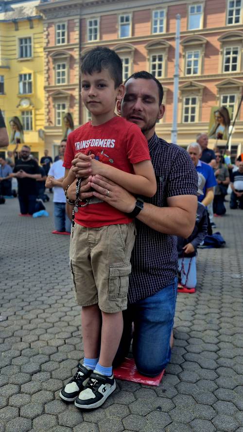 FOTO & VIDEO Javna molitva krunice prve subote u lipnju