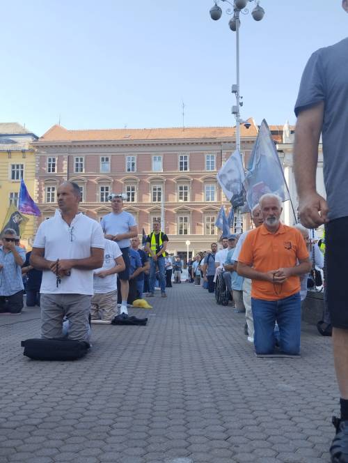 FOTO/VIDEO Održana rujanska javna molitva krunice u Zagrebu