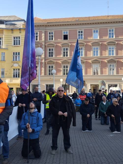 FOTO & VIDEO Milosna javna molitva krunice u travnju
