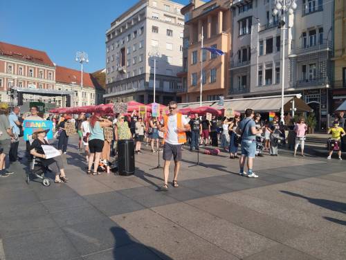 FOTO/VIDEO Održana rujanska javna molitva krunice u Zagrebu