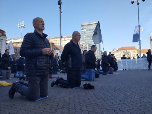FOTO & VIDEO Milosna javna molitva krunice u travnju