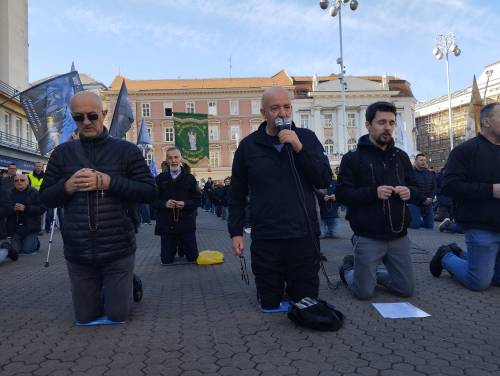 FOTO & VIDEO Milosna javna molitva krunice u travnju