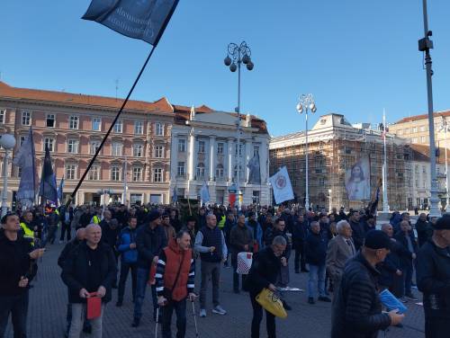 FOTO & VIDEO Milosna javna molitva krunice u travnju