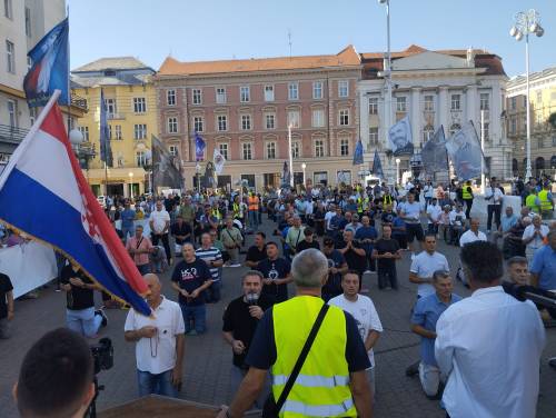 FOTO/VIDEO Održana rujanska javna molitva krunice u Zagrebu