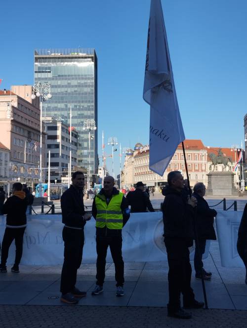 FOTO & VIDEO Milosna javna molitva krunice u travnju