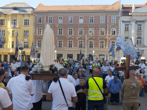 FOTO/VIDEO Održana rujanska javna molitva krunice u Zagrebu