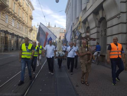 FOTO/VIDEO Održana rujanska javna molitva krunice u Zagrebu