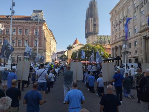 FOTO/VIDEO Održana rujanska javna molitva krunice u Zagrebu