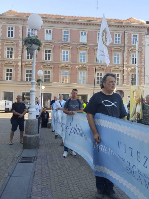 FOTO/VIDEO Održana rujanska javna molitva krunice u Zagrebu