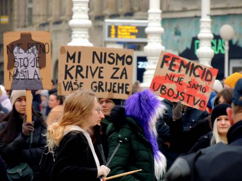 PRVA SUBOTA Vitezovi molili krunicu na zagrebačkom Trgu