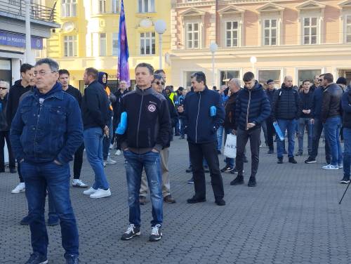 FOTO & VIDEO Milosna javna molitva krunice u travnju