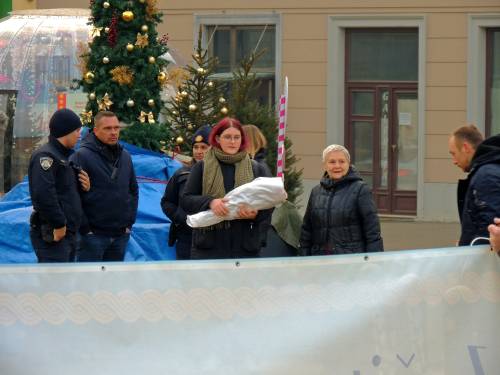 PRVA SUBOTA Vitezovi molili krunicu na zagrebačkom Trgu
