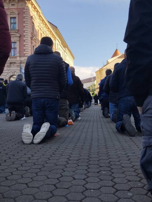 FOTO & VIDEO Milosna javna molitva krunice u travnju