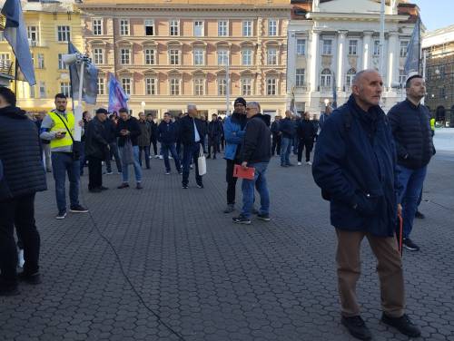 FOTO & VIDEO Milosna javna molitva krunice u travnju