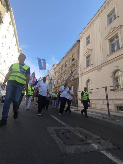 FOTO/VIDEO Održana rujanska javna molitva krunice u Zagrebu