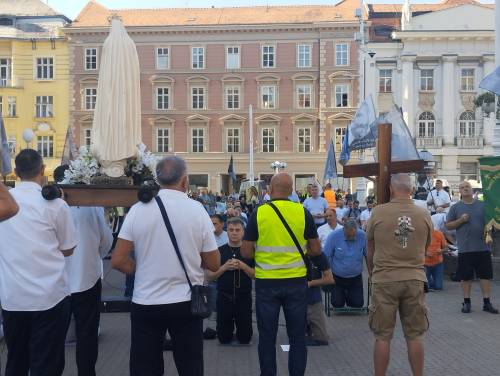 FOTO/VIDEO Održana rujanska javna molitva krunice u Zagrebu