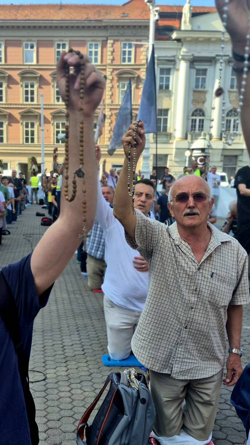 FOTO & VIDEO Javna molitva krunice prve subote u lipnju