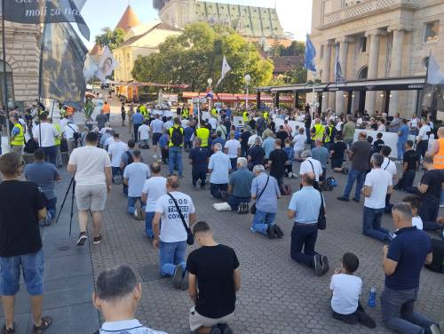 FOTO/VIDEO Održana rujanska javna molitva krunice u Zagrebu