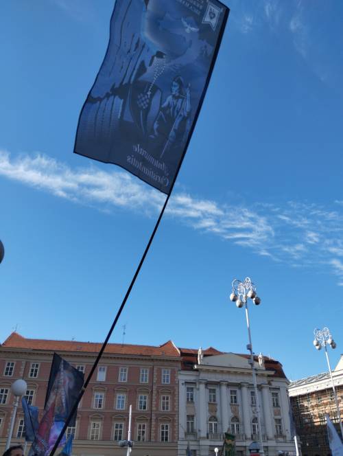 FOTO & VIDEO Milosna javna molitva krunice u travnju
