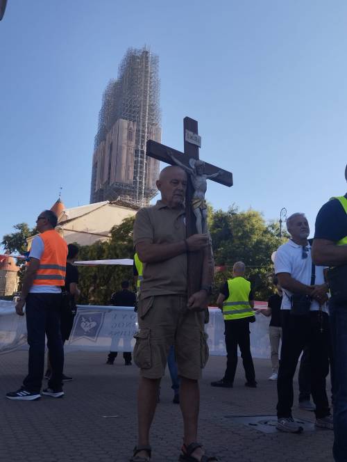 FOTO/VIDEO Održana rujanska javna molitva krunice u Zagrebu