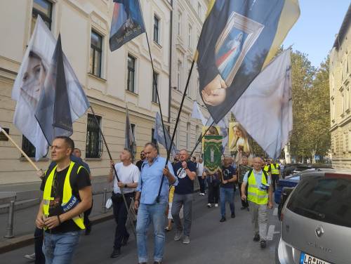 FOTO/VIDEO Održana rujanska javna molitva krunice u Zagrebu