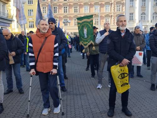 FOTO & VIDEO Milosna javna molitva krunice u travnju
