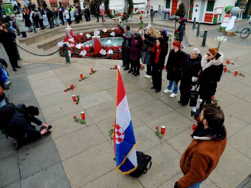PRVA SUBOTA Vitezovi molili krunicu na zagrebačkom Trgu