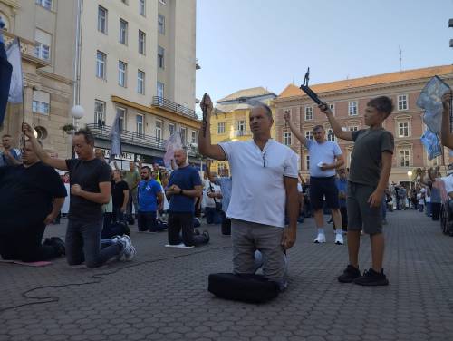 FOTO/VIDEO Održana rujanska javna molitva krunice u Zagrebu