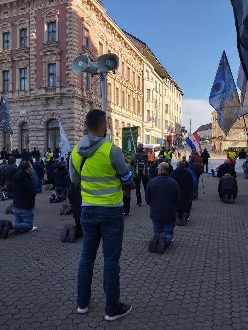 FOTO & VIDEO Milosna javna molitva krunice u travnju