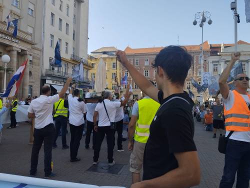 FOTO/VIDEO Održana rujanska javna molitva krunice u Zagrebu
