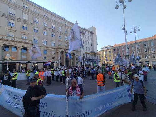 FOTO/VIDEO Održana rujanska javna molitva krunice u Zagrebu
