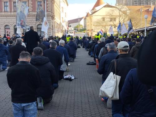 FOTO & VIDEO Milosna javna molitva krunice u travnju