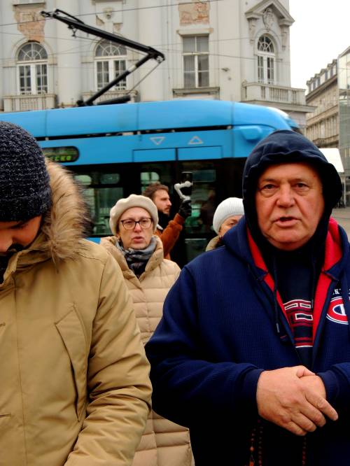 PRVA SUBOTA Vitezovi molili krunicu na zagrebačkom Trgu