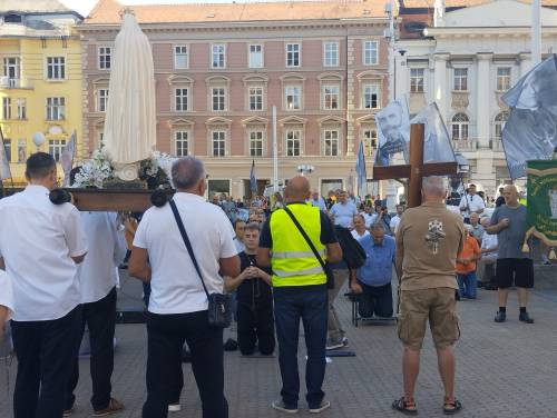 FOTO/VIDEO Održana rujanska javna molitva krunice u Zagrebu