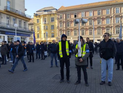 FOTO & VIDEO Milosna javna molitva krunice u travnju